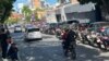 Doble fila de motos y autos que aguardan por horas para surtir combustible en las inmediaciones de una gasolinera en la ciudad Barquisimeto, estado Lara, occidente de Venezuela el 10 de junio.