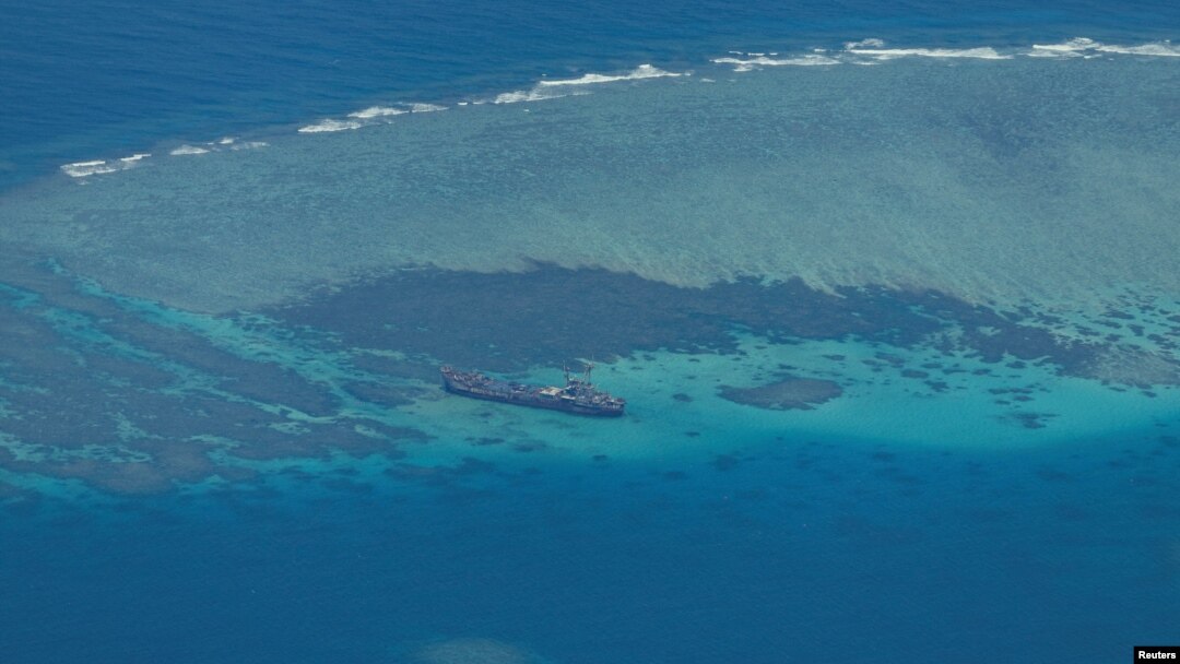 資料照：鳥瞰菲律賓海軍BRP Sierra Madre 號艦隻。自1999年以來此船一直擱淺在南沙群島有爭議的第二托馬斯淺灘，中國稱作仁愛礁，菲律賓稱作阿雲金淺灘。（2023年3月9日）