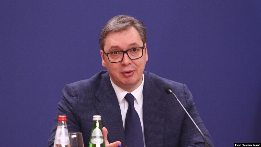 Predsednik Srbije Aleksandar Vučić obraća se medijima posle sastanka sa političkim predstavnicima Srba sa Kosova, u Beogradu, 7. aprila 2023. (Foto: FoNet)