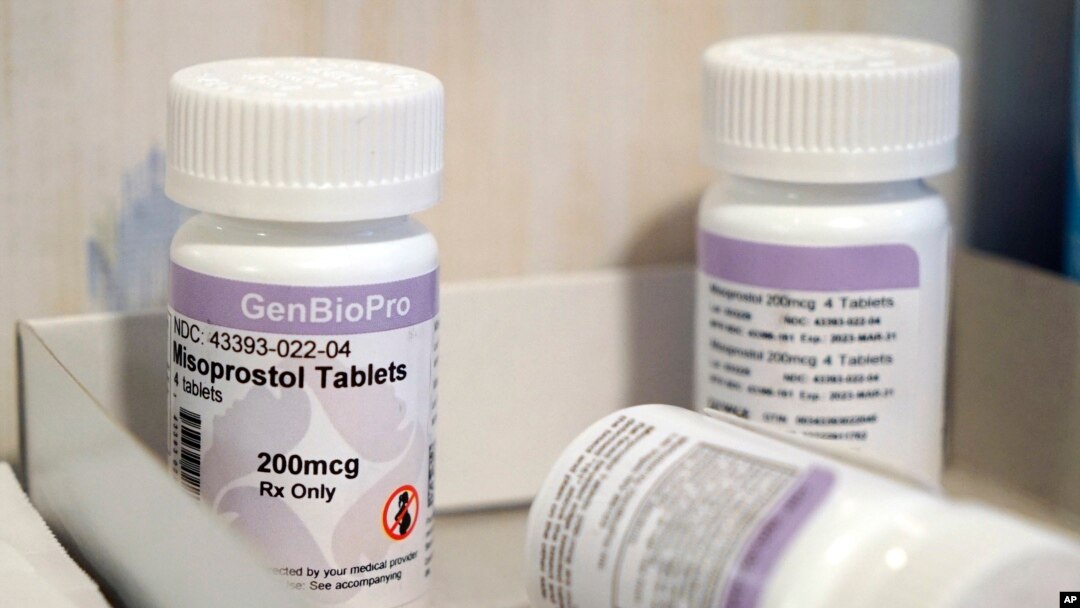 Frascos del fármaco misoprostol sobre una mesa en el Centro de Mujeres de West Alabama, el 15 de marzo de 2022, en Tuscaloosa, Alabama, EEUU. 