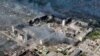 资料照片：乌克兰哈尔科夫地区被俄罗斯攻击摧毁的楼房。(6月2日)