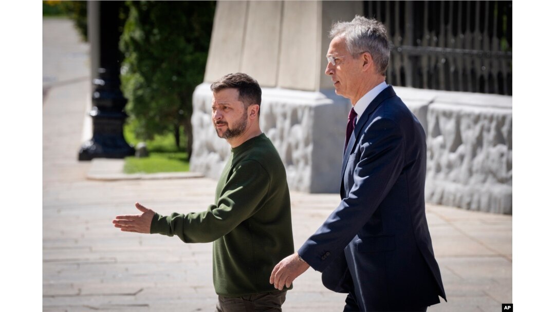 Predsednik Ukrajine Volodimir Zelenski i generalni sekretar NATO-a Jens Stoltenberg u Kijevu, 29. april 2024.