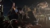 Un nuevo grupo de migrantes se dispuso a cruzar el alambre de púas en Eagle Pass, Texas, frontera con México