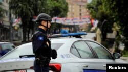 科索沃警察在北部地区执勤。（2023年6月16日）