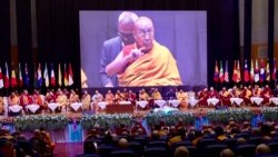 རྒྱལ་སྤྱིའི་དགེ་འདུན་པའི་གླེང་སྟེགས་ཀྱི་ཚོགས་མགོན་དུ་དབུ་བཞུགས། 