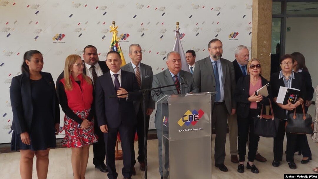Los rectores del Poder Electoral y la Comisión Nacional de Primaria acordaron instalar una comisión mixta para abordar aspectos vinculados con un posible apoyo técnico del organismo electoral a la primaria opositora. 