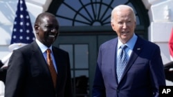 El presidente estadounidense, Joe Biden, recibe al presidente de Kenia, William Ruto, en la Casa Blanca en Washington, el 22 de mayo de 2024. 