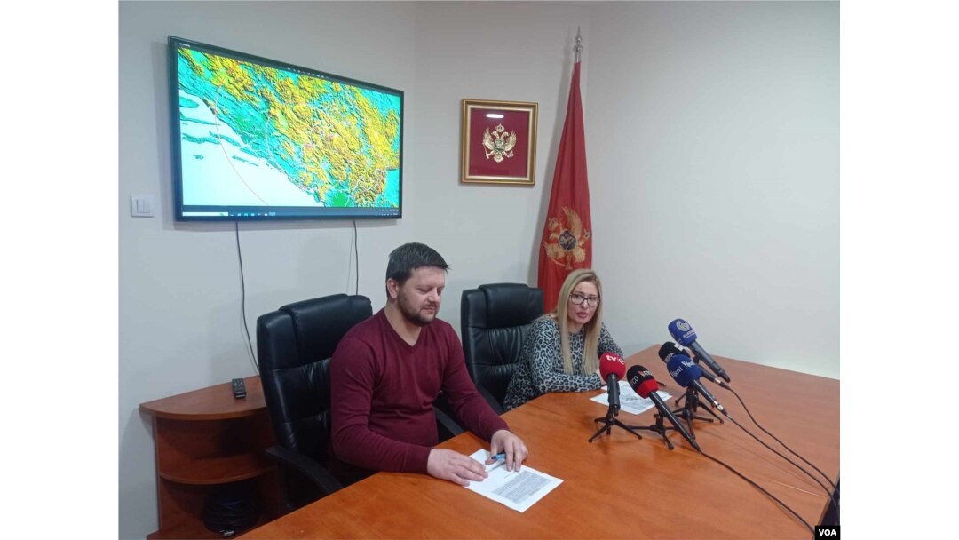 Milena Tomanović, načelnica Sektora za seizmologiju, govori na konferenciji za novinare o zemljotresu koji je ranije tog jutra pogodio Crnu Goru, u Podgorici, Crna Gora, 14. marta 2024. (Foto: Glas Amerike)