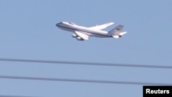 一架波音E-4B“末日飛機”從美國馬裡蘭州安德魯斯聯合基地起飛。 （2022年5月11日）