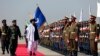 Tolibon hukumatining iqtisodiy munosabatlar bo'yicha bosh vazir o'rinbosari Mulla Abdul G'ani Birodar harbiy paradda faxriy qorovul qarshisida, Bagram aeroporti, 14-avgust, 2024. 