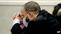 Darel Bruks sluša presudu u sudnici okružnog suda u Vakaši u Viskonsinu, 26. oktobra 2022. 