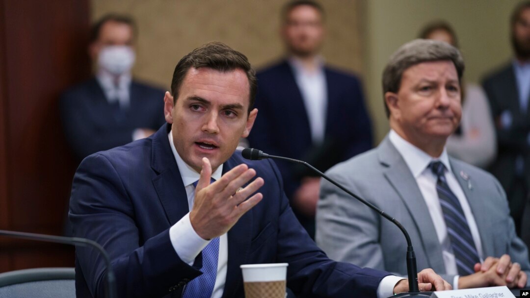 美國國會共和黨籍眾議員加拉格爾(Mike Gallagher)在一次活動中發言。(美聯社資料圖)