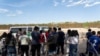 Patrulla Fronteriza de EEUU detuvo a 2,5 millones de migrantes en la frontera en el año fiscal 2022