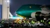 Poslednji Boing 747 napušta hangar po prvi put, 6. decembra 2022. u Everetu, Vašington.