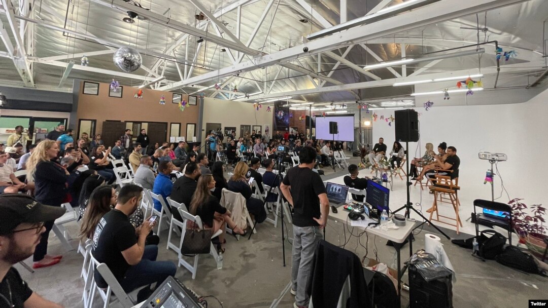 Un grupo de emprendedores en Los Ángeles celebró el pasado 30 de abril ‘Hola Metaverso’, el primer evento bilingüe de su tipo para la comunidad hispana.