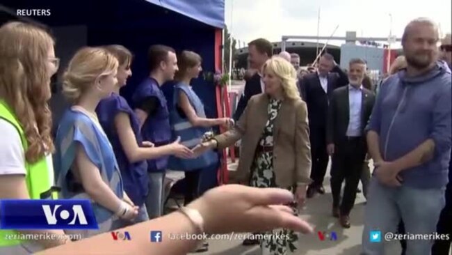 Zonja e Parë Jill Biden viziton refugjatët ukrainas në Sllovaki