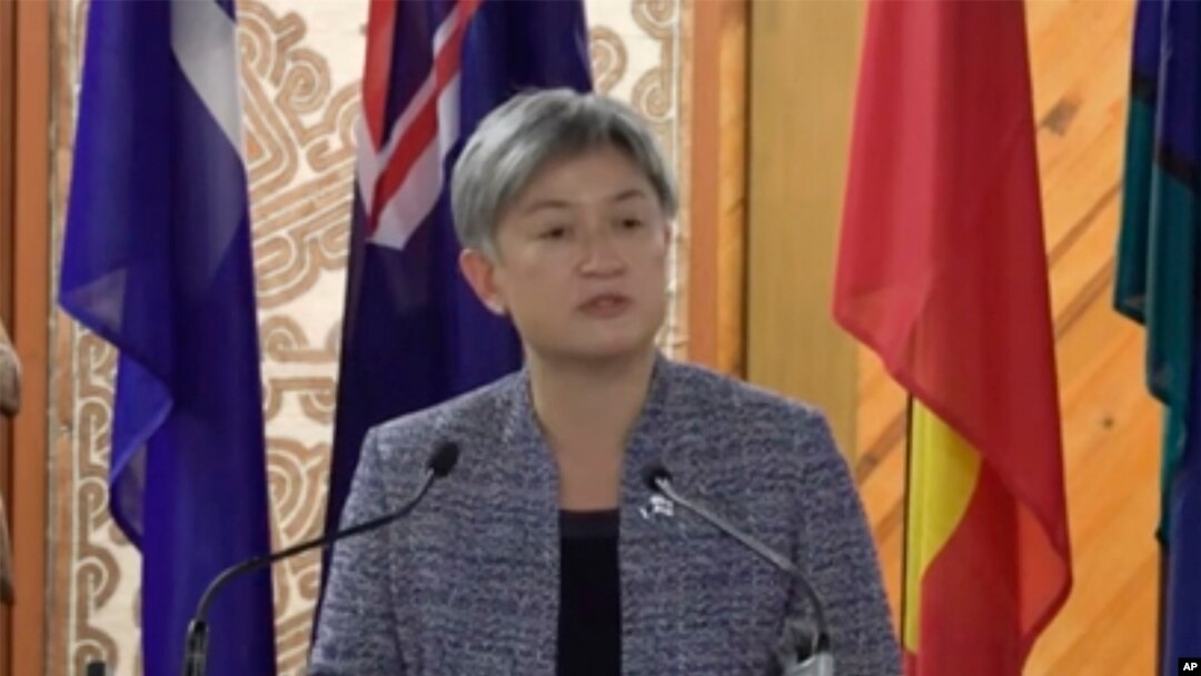 澳大利亞新任外交部長黃英賢在太平洋島國論壇秘書處發表演講。 （2022年5月26日）