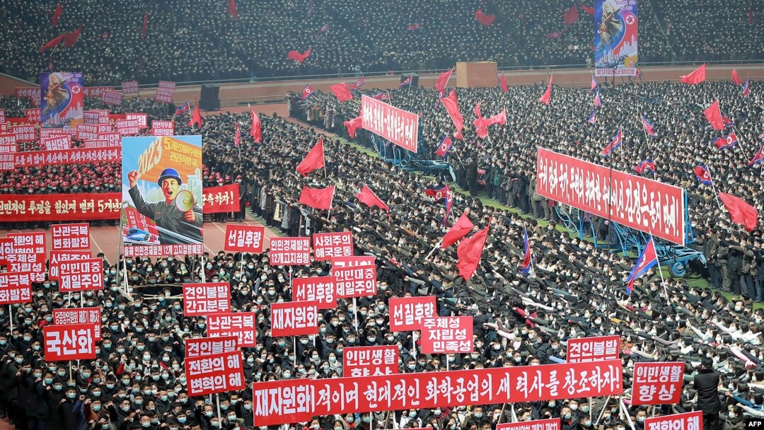 北韓民眾在平壤集會，支持北韓勞動黨中央委員會的決定。（2023年1月5日）