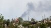 El humo se eleva sobre una iglesia y edificios residenciales en el curso del conflicto entre Ucrania y Rusia en la ciudad de Rubizhne en la región de Lugansk, Ucrania, el 1 de junio de 2022.