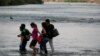 Nueva York no da abasto ante la llegada de migrantes enviados por otros estados 