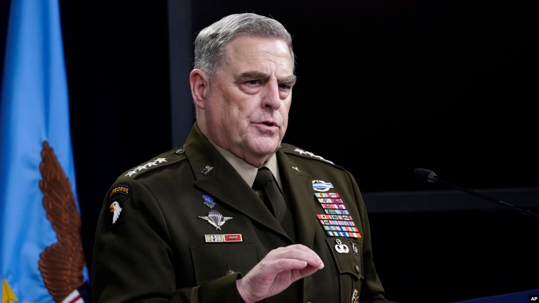 El jefe del Estado Mayor Conjunto, general Mark Milley, habla durante una sesión informativa en el Pentágono en Washington, el jueves 6 de mayo de 2021.