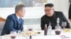 지난해 9월 문재인 한국 대통령과 김정은 북한 국무위원장이 평양 옥류관에서 오찬하고 있는 모습을 북한 관영 '조선중앙통신'이 공개했다.