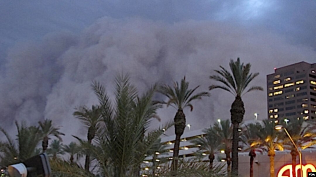 La feroz tormenta de arena sorprendió a los 1,5 millones de habitantes de Phoenix.
