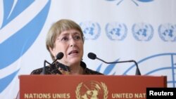 Michelle Bachelet, Alta Comisionada de las Naciones Unidas para los Derechos Humanos, se dirige a los medios de comunicación tras anunciar que no buscará un segundo mandato en el Consejo de Derechos Humanos de las Naciones Unidas, en Ginebra, Suiza, el 13 de junio de 2022.