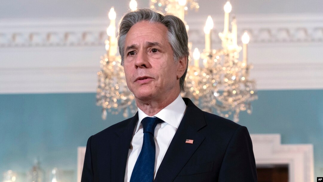 ARCHIVO: El secretario de Estado Antony Blinken habla con la prensa tras una reunión bilateral con el canciller panameño Javier Martínez Acha en el Departamento de Estado en Washington, el miércoles 17 de julio de 2024.