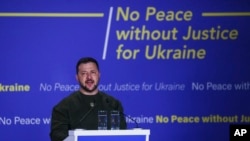 Presidenti ukrainas Volodymyr Zelenskyy duke folur në Hagë (4 maj 2023)