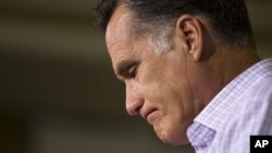 Romney hace una pausa durante un evento de campaña en Pensilvania, el 17 de julio de 2012.