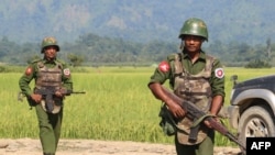 မြန်မာစစ်တပ် တပ်ဖွဲ့ဝင်များ