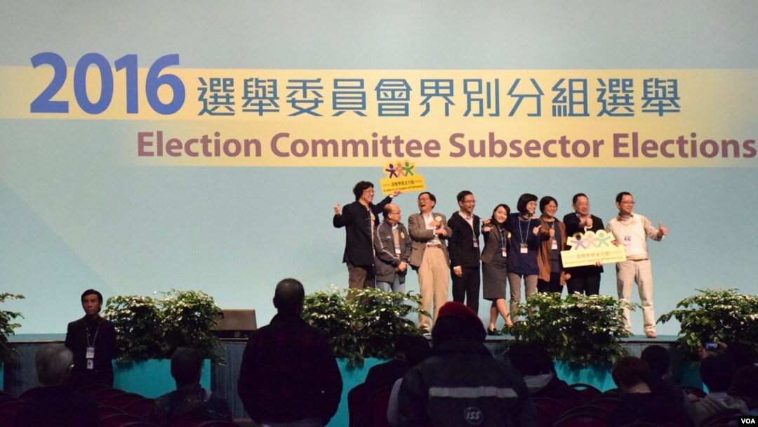 上屆2016年選舉委員會界別分組選舉民主派贏取325席，但是今屆選委會選舉在北京修改選舉制度之後，民主派參選人幾乎絕跡，有學者認為影響選舉的代表性及認受性 （美國之音/湯惠芸）