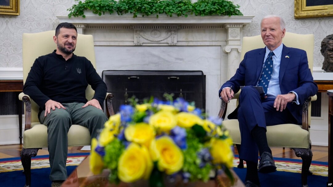 Predsednici SAD i Ukrajine Džo Bajden i Volodimir Zelenski tokom sastanka u Beloj kući (Foto: AP Photo/Susan Walsh)