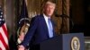 El presidente Donald Trump habla en Mar-a-Lago en Palm Beach, Florida, el 18 de febrero de 2025.