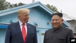 도널드 트럼프 미국 대통령과 김정은 북한 국무위원장이 지난 6월 판문점에서 만났다. 