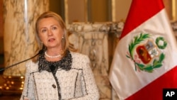 La secretaria de Estado Hillary Clinton dio declaraciones sobre el ataque en Libia después de reunirse con el presidente del Perú, Ollanta Humala.