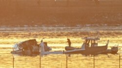 Grupos especializados en rescate trabajan intensamente en labores de rescate de la tragedia aérea en Washington

