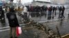 Manifestantes en Irán bloquean calles y caminos después de que las autoridades aumentaron los precios de la gasolina en noviembre de 2019.
