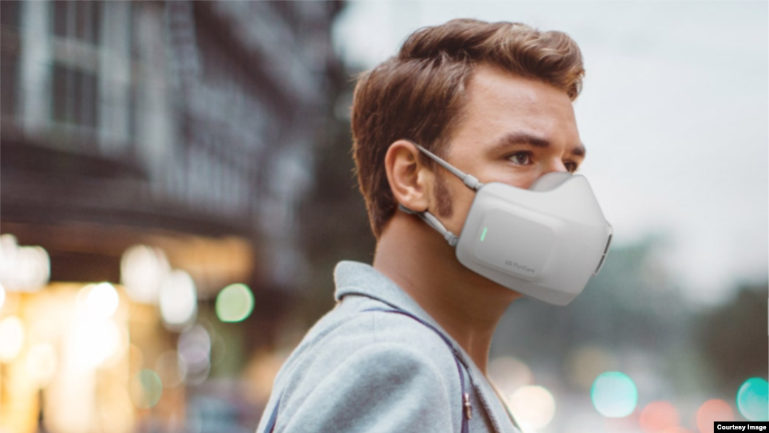 As part of the CES 2021 virtual consumer electronics show, LG presented a wearable air purifier as well as a device that can be carried around to purify air in a car or office. (LG)
