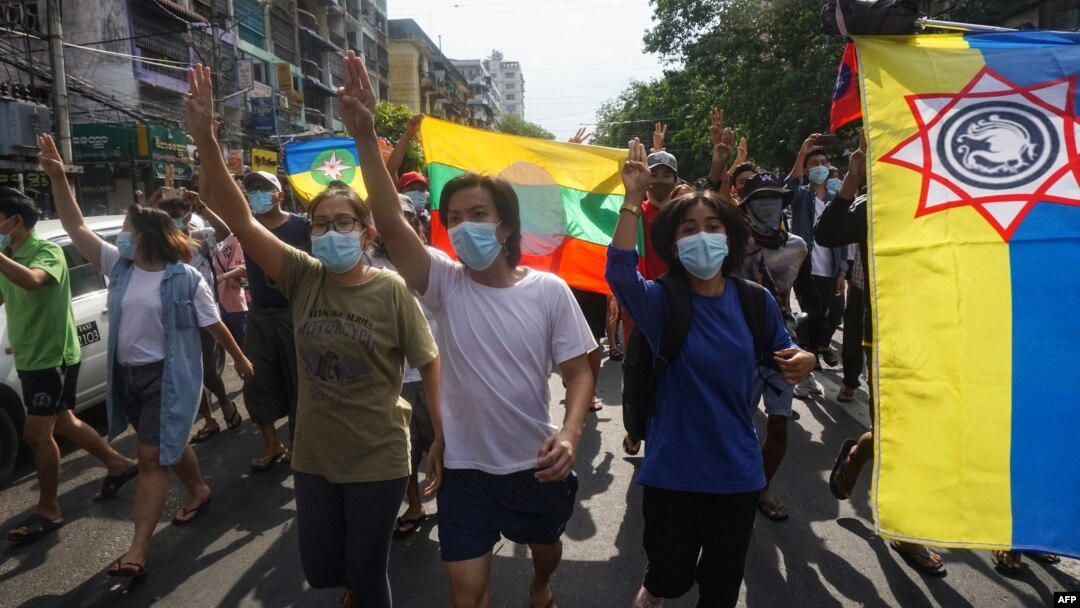 ရန်ကုန်မြို့က စစ်အာဏာသိမ်းမှု ဆန့်ကျင် ဆန္ဒပြပွဲတခု။ (မေ ၆၊ ၂၀၂၁)