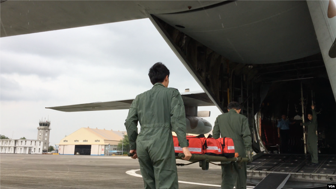 台灣空軍與海巡署 2017年7月24日一道舉行太平島救援演練（美國之音黎堡攝）