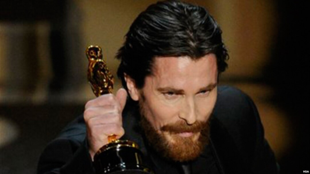 Christian Bale cuando aceptaba el Oscar por Mejor Actor Secundario por su personaje en El peleador (The Fighter).