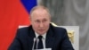 El presidente Vladimir Putin durante una reunión con líderes parlamentarios, en el Kremlin, Moscú, el 7 de julio de 2022.
