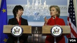La secretaria de Estado, Hillary Clinton, se reunió en Washington con la jefa de la diplomacia europea, Catherine Ashton.