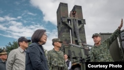 台灣總統蔡英文2019年1月15日視察花蓮東部防衛指揮部。(台灣總統府提供)
