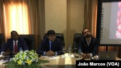 Responsáveis da Ferti-África em conferência de imprensa