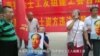 记者手记：郑州大字报捧文革 北京市民景山议政
