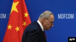 El líder de la mayoría demócrata del Senado, Chuck Schumer, mantuvo reuniones bilaterales este lunes con el presidente de China, Xi Jinping, y con funcionarios de su gobierno para tratar la agenda bilateral entre las dos potencias.