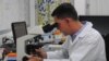 En las actividades de laboratorio, durante la epidemia del virus Zika en Venezuela, entre 2016 y 2017. El equipo de investigación liderado por Paniz-Mondolfi, sirvió como un “centro neurálgico” a nivel regional para la recepción.